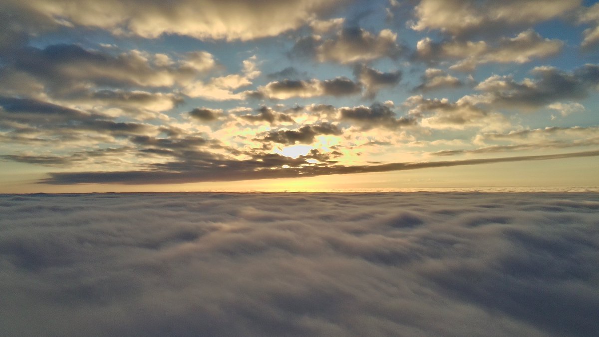 stmchsr01's tweet image. Surfing above the cloud deck this morning 

#aerial #cloudscience #cloudphysics #meteorology #physics #aerospace #engineering #storm #cumulus #thunderstorm #wx #clouds #aerial #otherworld #aboveclouds #air #watervapor #science #cloudscape #cottonball #blanket #meteorology