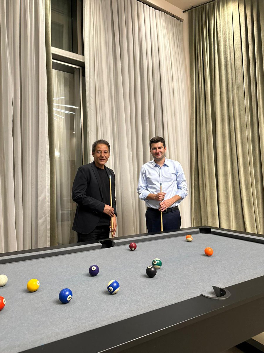 ayyildirim1's tweet photo. Fiziksel dengeyi, matematiksel hesaplamayı ve psikolojik dayanıklılığı bir araya getiren bilardo oyununu, kıymetli ağabeyim Mustafa Yıldızdoğan ile oynadık.

Bu keyifli buluşmada kazanan her zaman olduğu gibi yine Ülkücü Hareket oldu. 🐺🇹🇷 https://t.co/eh9koXzyYz
