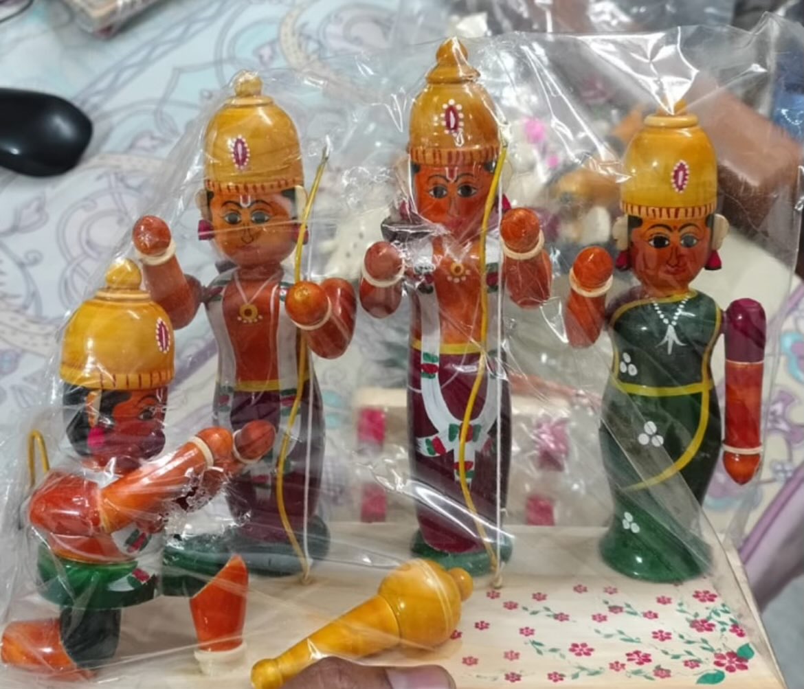 pattem_raj's tweet image. ఏటికొప్పాక, కొండపల్లి బొమ్మలు కావాలంటే ఈ వెబ్సైట్ లో కొన్నుకోవచ్చు. మిగతా ఆన్లైన్ స్టోర్స్ తో పోల్చితే చాలా తక్కువ రేట్స్ కే ఇస్తారు. గత సంవత్సరం మేము చాలా కొన్నాం. కళ్యాణ్ గారు ప్రమోట్ చెయ్యడం వల్ల సేల్స్ చాలా పెరిగాయి అన్నారు. 

chiselcraftstore.com/woodentoys