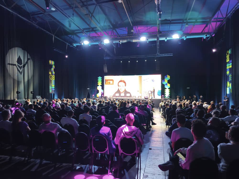 joycedee7's tweet image. ETH Proof Day today shows how Ethereum is shifting from trusting systems to proving every action.
With ZK (zero-knowledge) and fraud proofs, the network becomes more secure, transparent, and reliable.
#DevCon #ETHProofDay @EFDevcon @VitalikButerin @scarfacedoteth