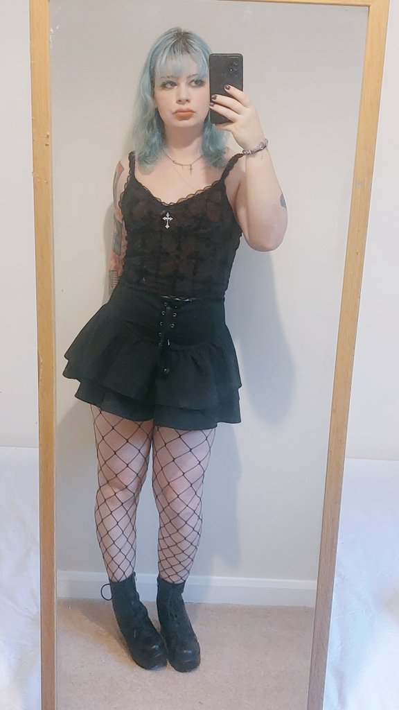 Fia_dbc's tweet image. I may be cold today, but at least I&apos;ll look hot