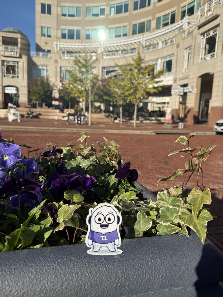 TechTrendInc's tweet image. In need of some extra Vitamin D? Just outside our office, #Techies can enjoy a break outdoors by the fountain — all within walking distance of some of the top restaurants in Virginia!

#LifeAtTechTrend