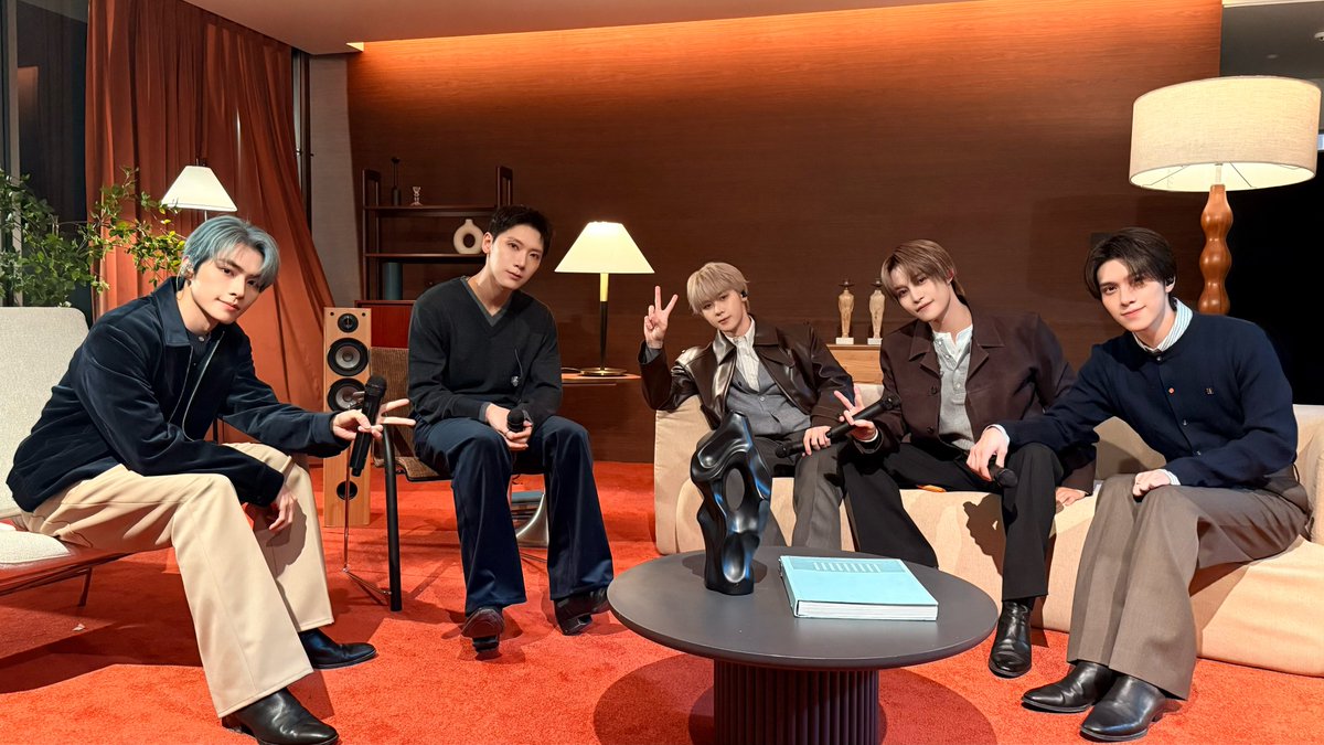 WayV_official's tweet image. 再等我们一会儿噢!

#WayV #威神V 
#第五个季节 #WayV_TheFifthSeason
#白色定格 #WayV_EternalWhite