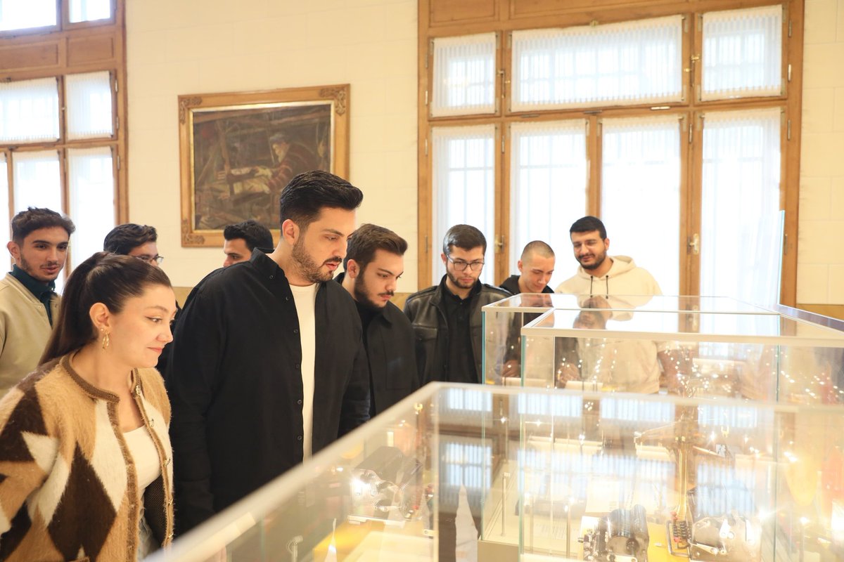 ✨ Her köşesi bir hikâye: Ankara

Ankara’mızın hafızasına yakından tanık olmak için başlattığımız serinin ilk durağı, köklü geçmişiyle "Ziraat Bankası Müzesi" oldu. 

Tarihi mekânlarda Ankara’yı adım adım keşfetmeye devam edeceğiz