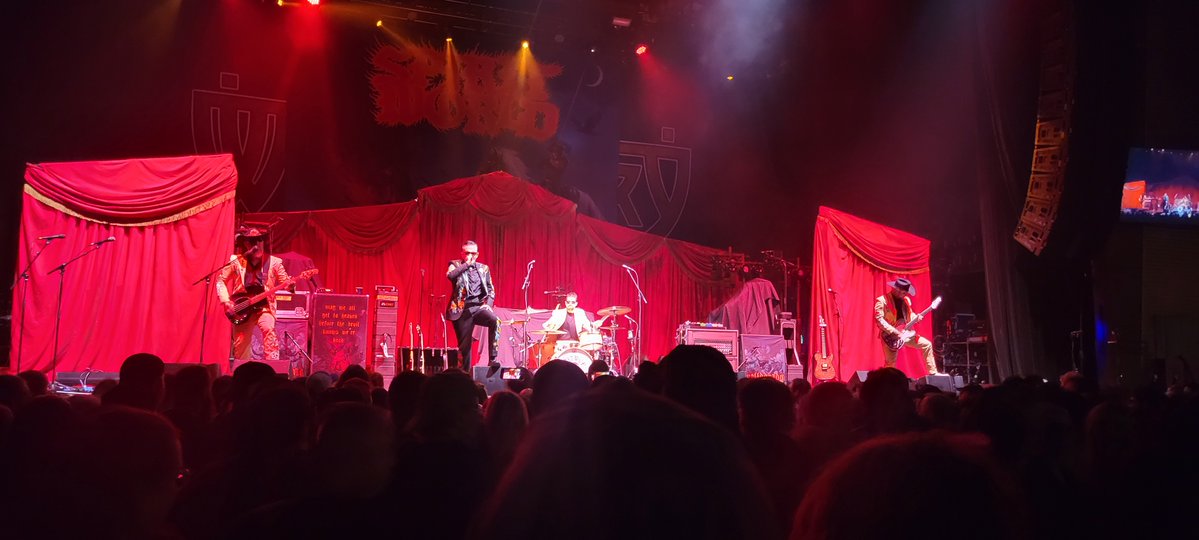 Avatar might have the best metal show going right now.  Totally awesome.  All my metal head friends out there. Do yourself a favor and go see Avatar. And Spirit World was great too.