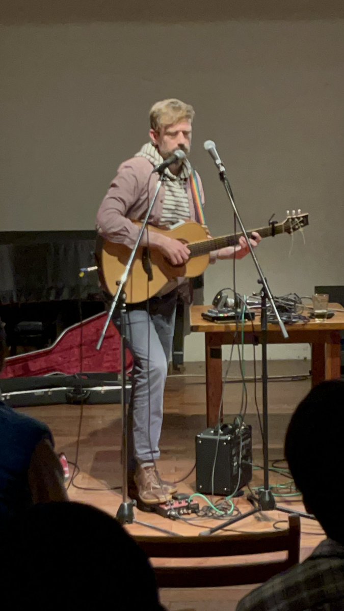 David Thomas Broughtonの Live@公園通りクラシックス。とある場所で知り合い、ライブ行きます！と言ってからだいぶ経ってました。すみません。静と躁と騒が変わりやすい天気のように途切れなく訪れ二度と同じステージはないであろうパッケージ不可な一回性の体験。ライブの良さですよね。