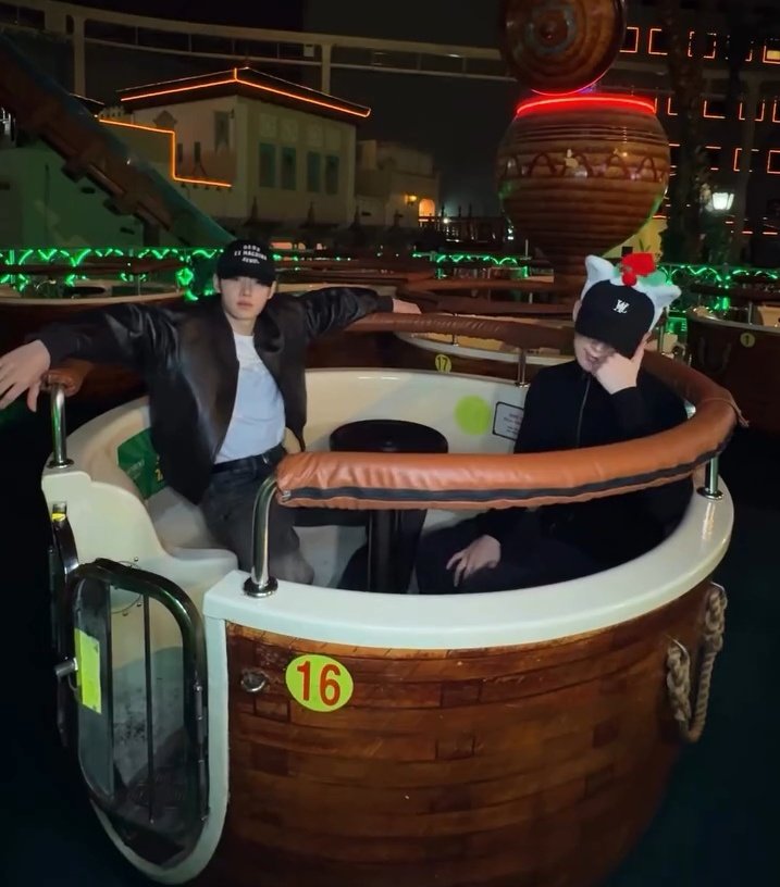 SCREAMING CRYING THEY ARE DATING