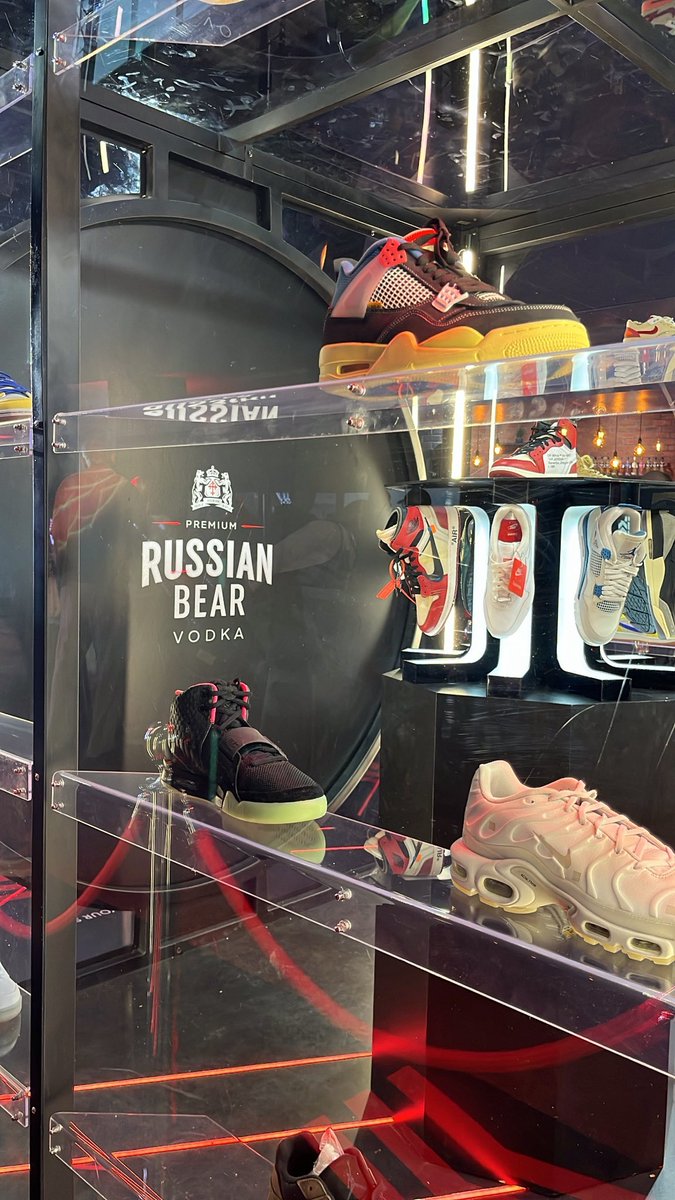 lduma_'s tweet image. We&apos;ve made it to the #KingOfKicks event ! 😍
The vault unlocks TONIGHT! 

We&apos;re in for a good night 🤭
Dankie @RussianBearSA ! ❤️

#NextLevel #VaultEdition