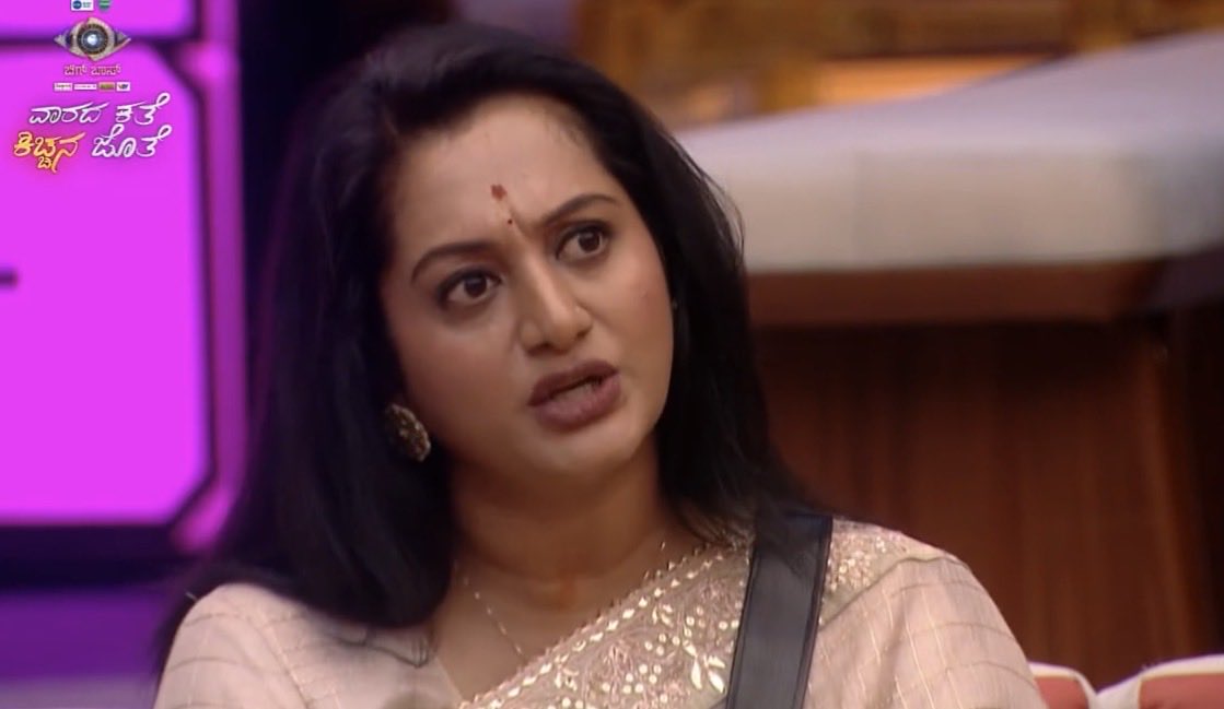 RKBTwets's tweet image. Those audio clips cooked her to the core 😂

#BBK12 #KicchaSudeepa