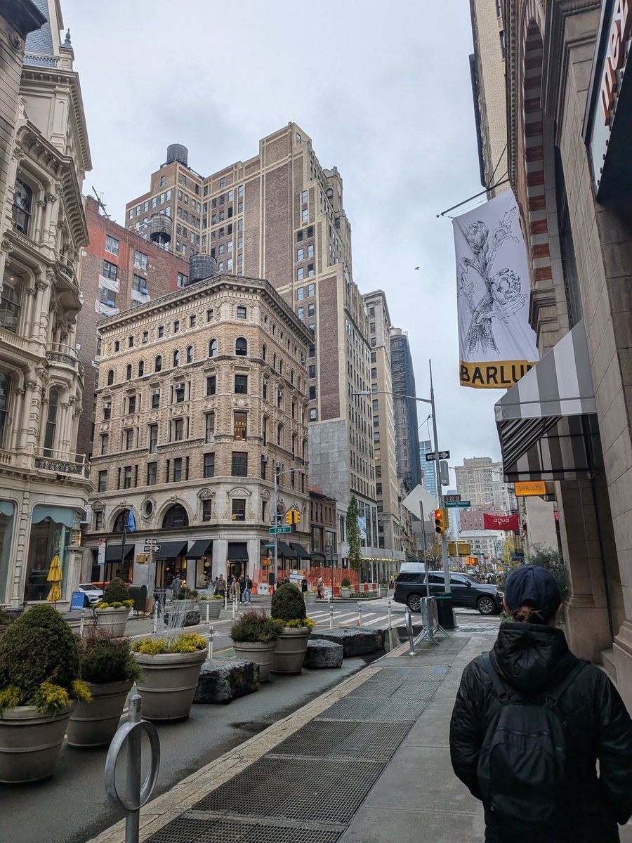 BenjaminCrew1's tweet image. WHAT THE FUCK THEY MADE THE CITY FROM MAD MEN REAL