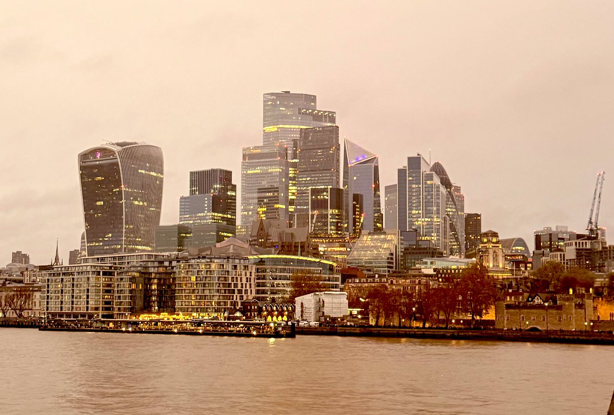 ManVMountain's tweet image. London complete! 30,000 steps, sore feet and piss wet through!
Been awesome as ever, now looking forward to the Caribbean tomorrow! 😉😘