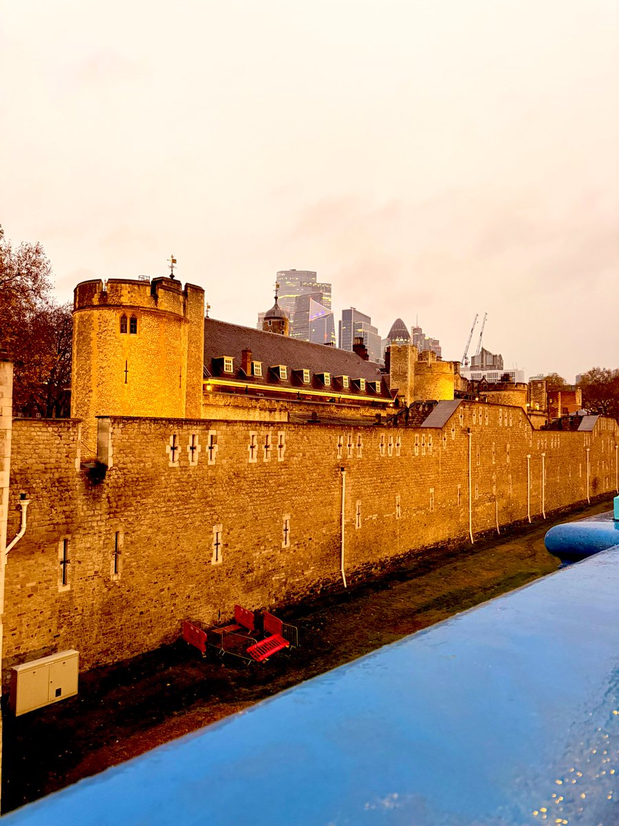 ManVMountain's tweet image. London complete! 30,000 steps, sore feet and piss wet through!
Been awesome as ever, now looking forward to the Caribbean tomorrow! 😉😘