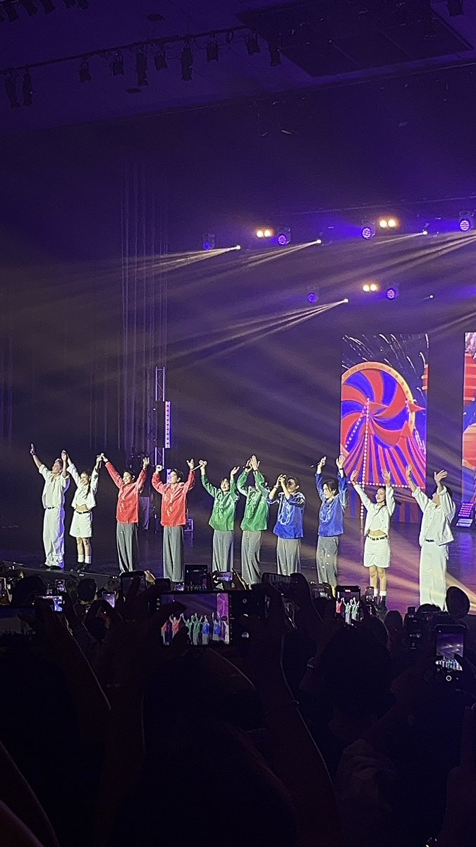rreigun's tweet photo. So happy to see y'all in one event. Heart is so fulfilled to be with you all after all these years. Super dream come true to see y'all especially up close during hi-touch 🥹 My 2020 self would never believe we did that! Hay I will always love you, six! 💗
#PEBACAConcertinManila https://t.co/Y5oNpkN7yk