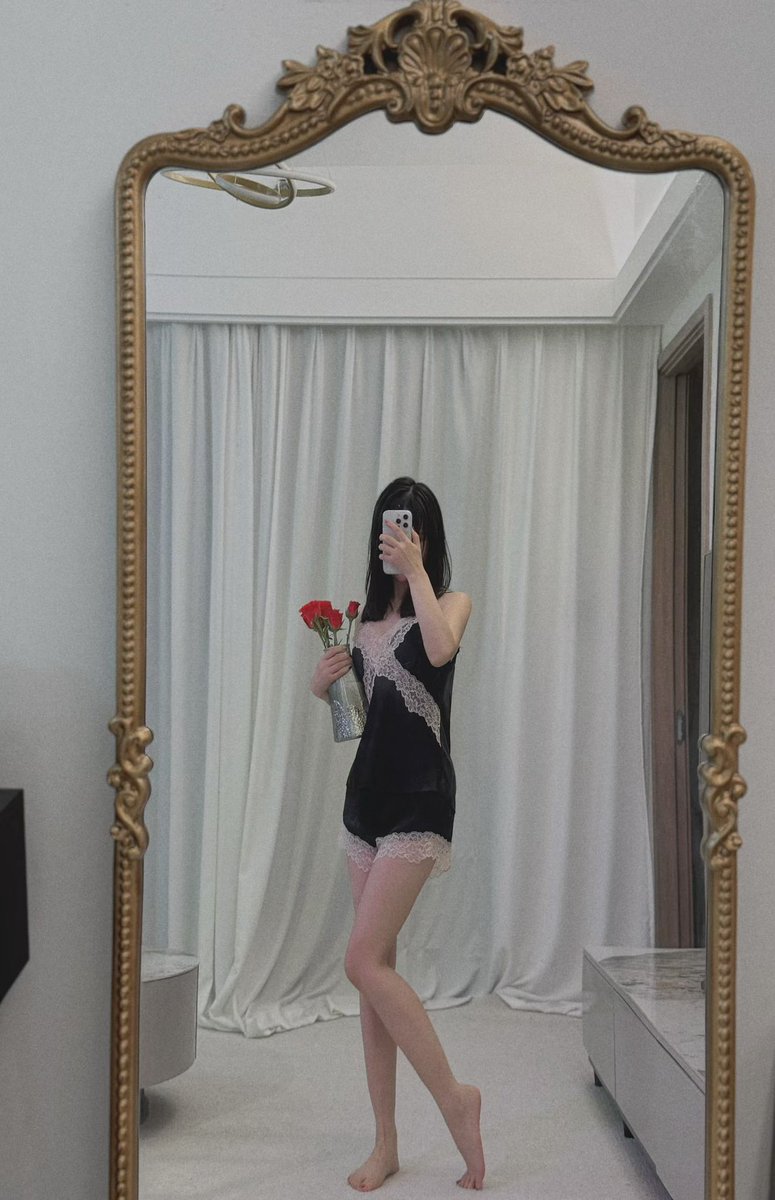 Ada902213's tweet image. 我本可以忍受黑暗 如果我不曾见过阳光