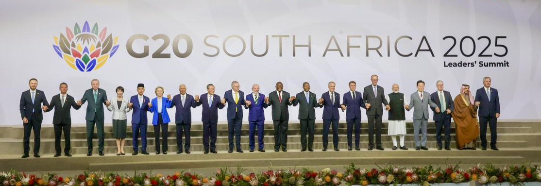 ClaysonMonyela's tweet image. #G20SouthAfrica🇿🇦 Family photo.