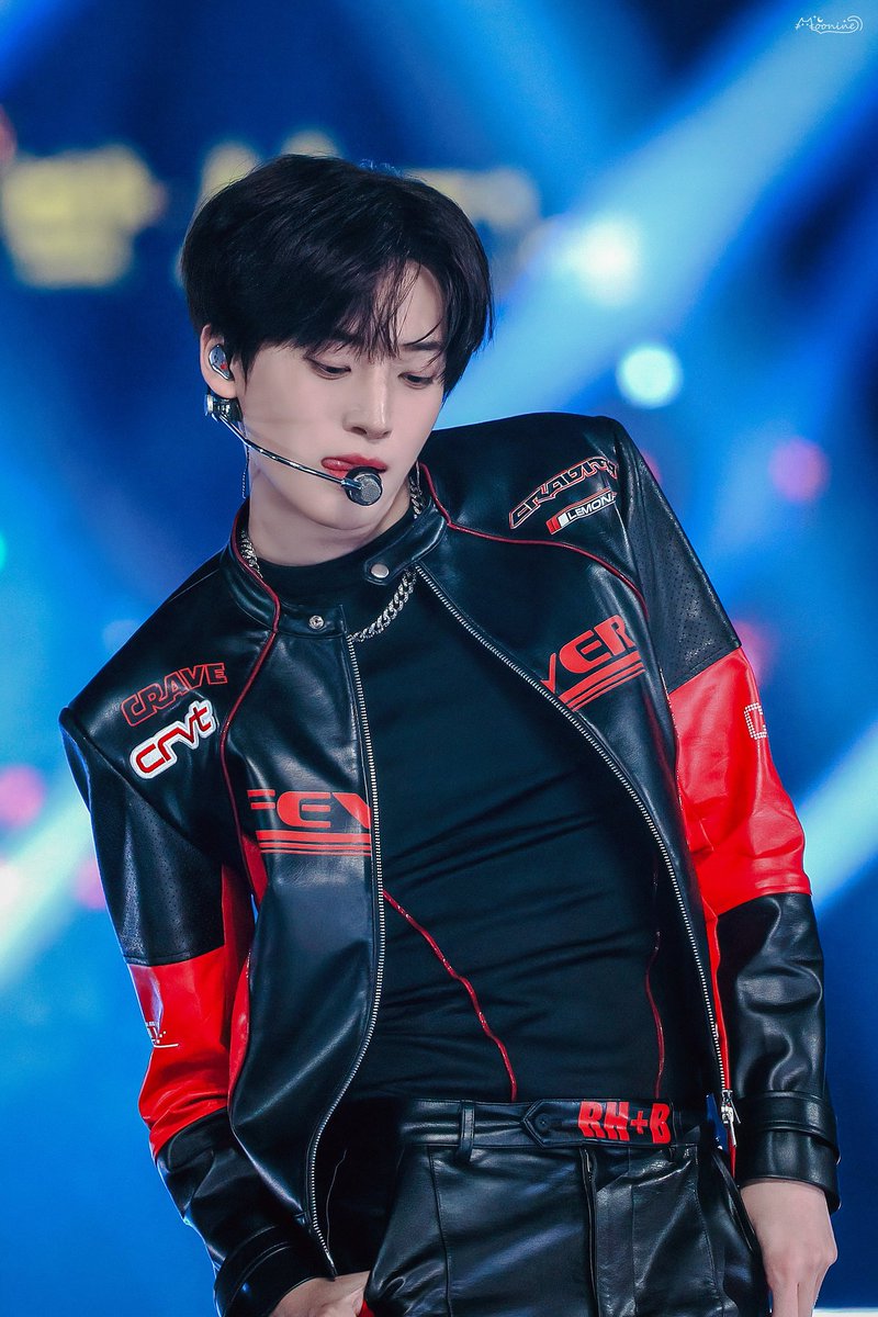 hamwanjin's tweet image. congrats to whoever he&apos;s bouncing on