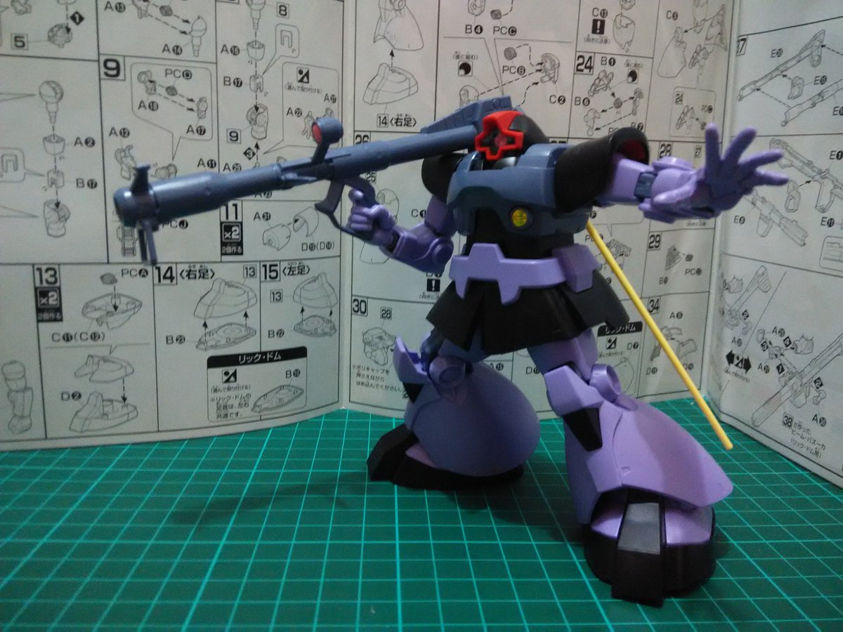 Orang-orang seumuran saya pada sibuk fotoin anaknya. Sementara itu, saya masih sibuk fotoin gunpla hasil rakitan 😝😎