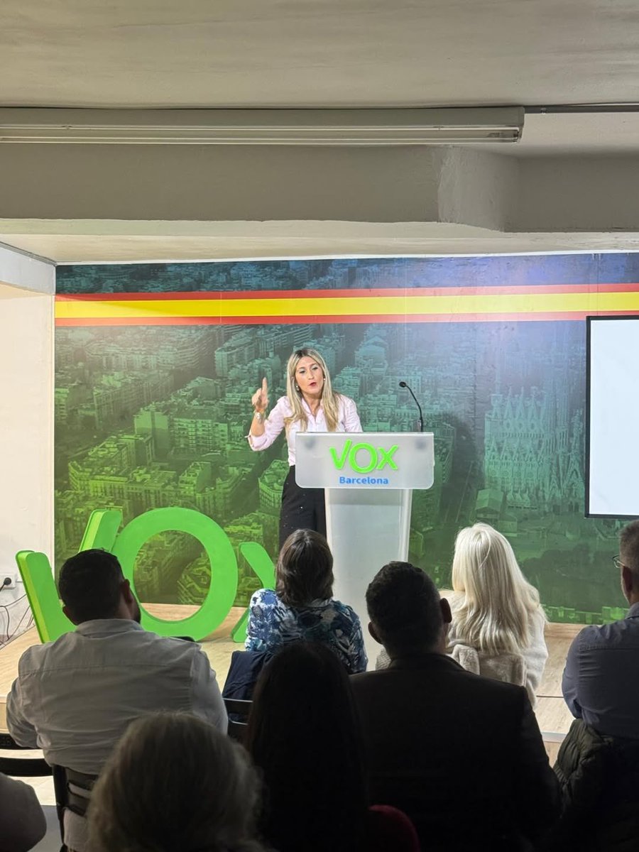 👩‍🏫💪Formación a nuevos coordinadores de VOX en la Provincia de Barcelona.

Vamos a dejarnos la piel, calle a calle, barrio a barrio, para llevar un mensaje de esperanza a miles de catalanes.

Porque estamos determinados a devolverles la prosperidad que el bipartidismo y el