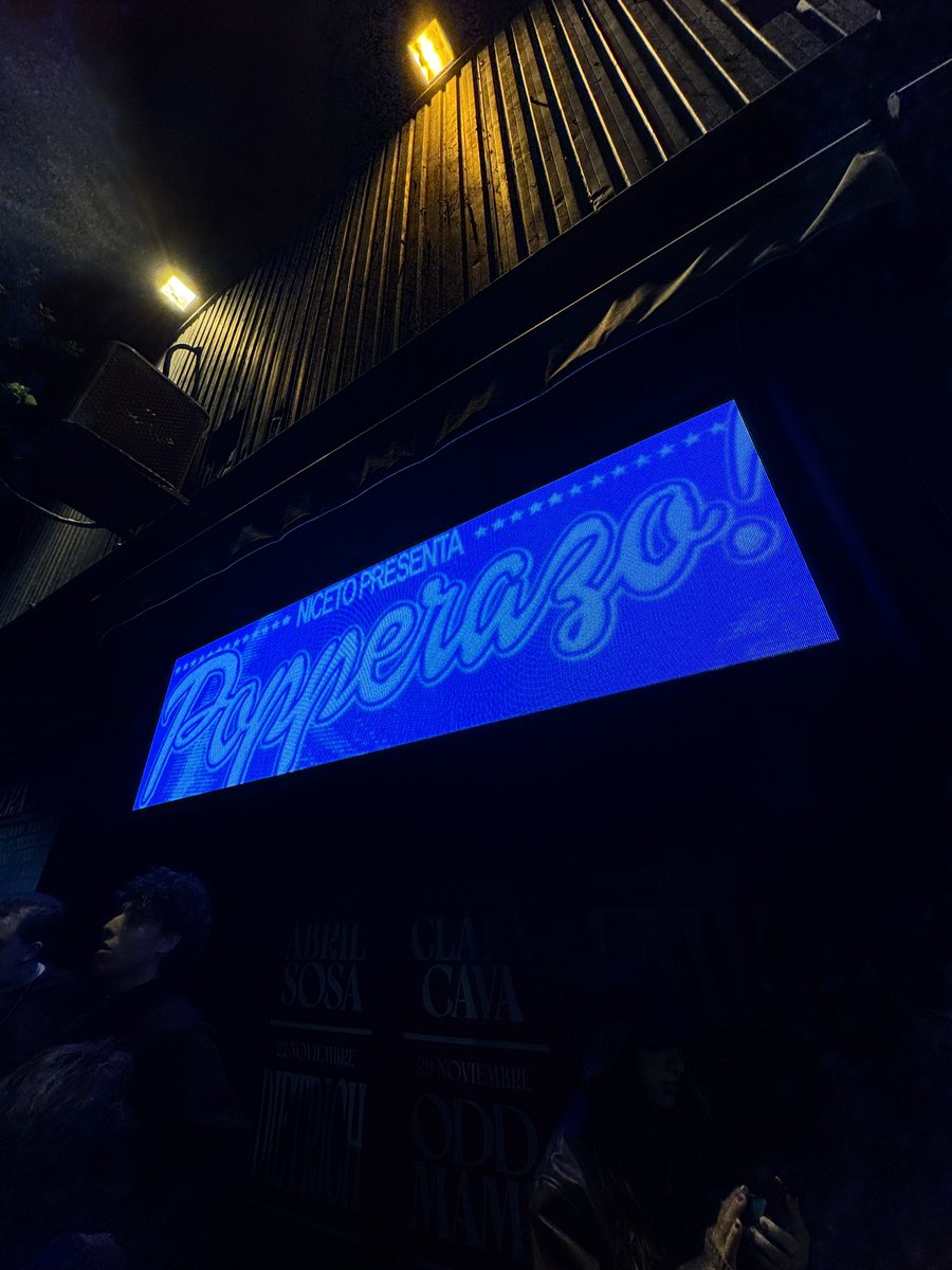 agcerutix's tweet image. noche de viernes en la popperazo 
ft @tinxh