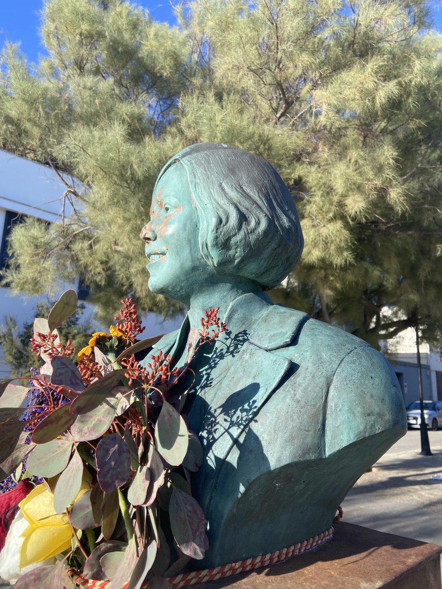 Flors per n’Aurora 💜

⁦<a href="/MemoriaMallorca/">Memòria de Mallorca</a>⁩ 
⁦<a href="/AuroraPicornell/">Aurora Picornell</a>⁩ 
⁦
⁦<a href="/ajuntpalma/">Ajuntament de Palma</a>⁩