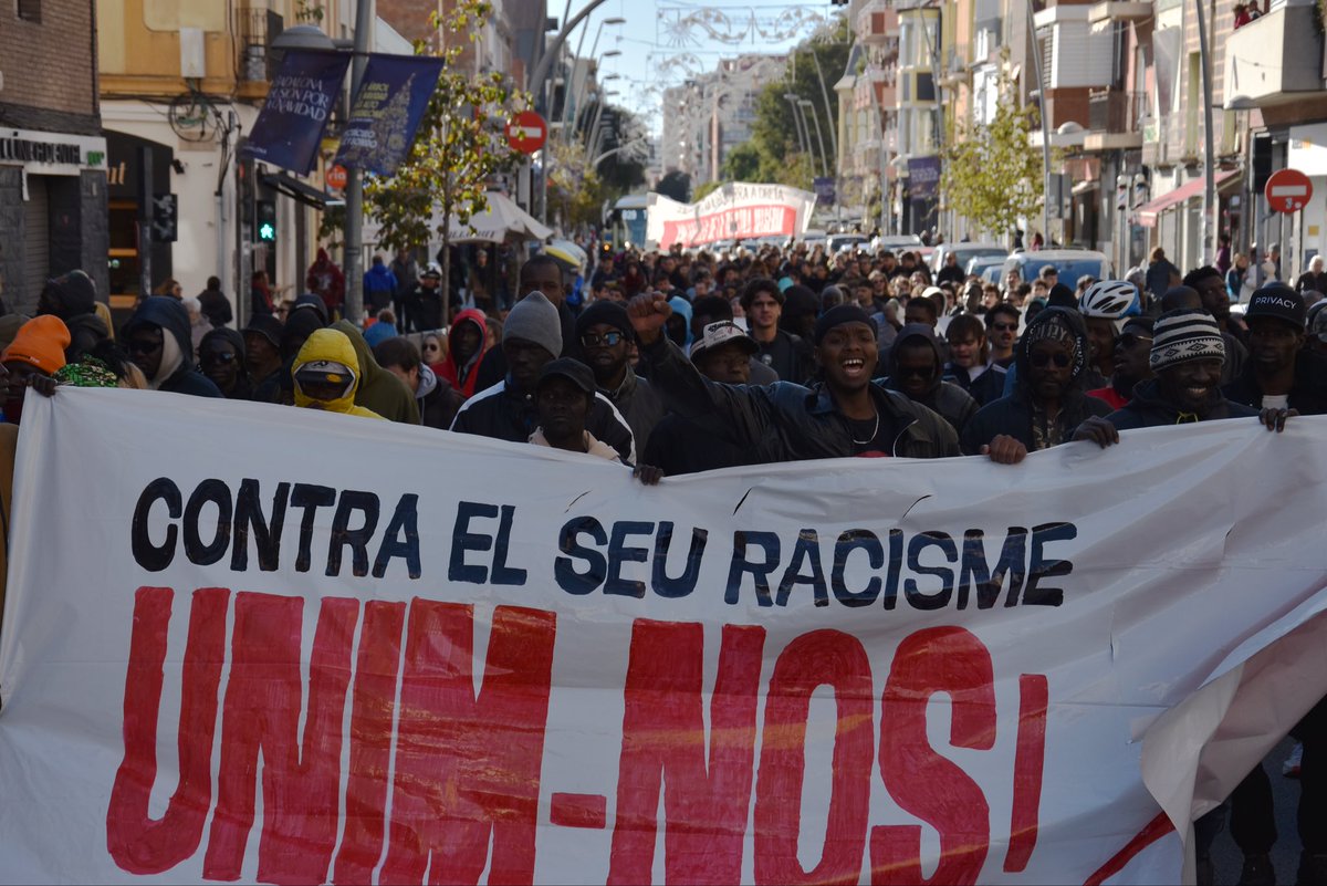 OJS_Badalona's tweet image. 🔴 || 𝑴𝑨𝑵𝑰𝑭𝑬𝑺𝑻𝑨𝑪𝑰𝑶́ 𝑩𝟗

Avui més de 500 persones ens hem manifestat a Badalona per donar suport a les persones que hi viuen al B9.

Contra el seu racisme i les seves polítiques de misèria, unim-nos tots els treballadors!