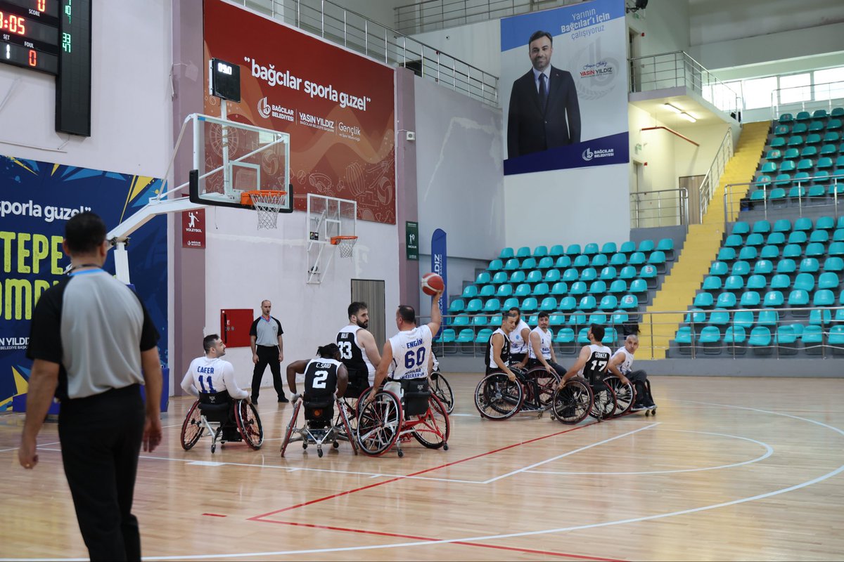 BagcilarBld's tweet photo. Galibiyet ile başladık 🏀 

Süper Lig’de mücadele eden Tekerlekli Sandalye Basketbol takımımız sezonun ilk maçında kendi evinde karşılaştığı Beşiktaş Tekerlekli Sandalye Basketbol takımını 76 -65 yendi.

Ligin güçlü takımı karşısında galibiyet elde eden sporcularımızı ve teknik heyetimizi tebrik ediyoruz. 👏