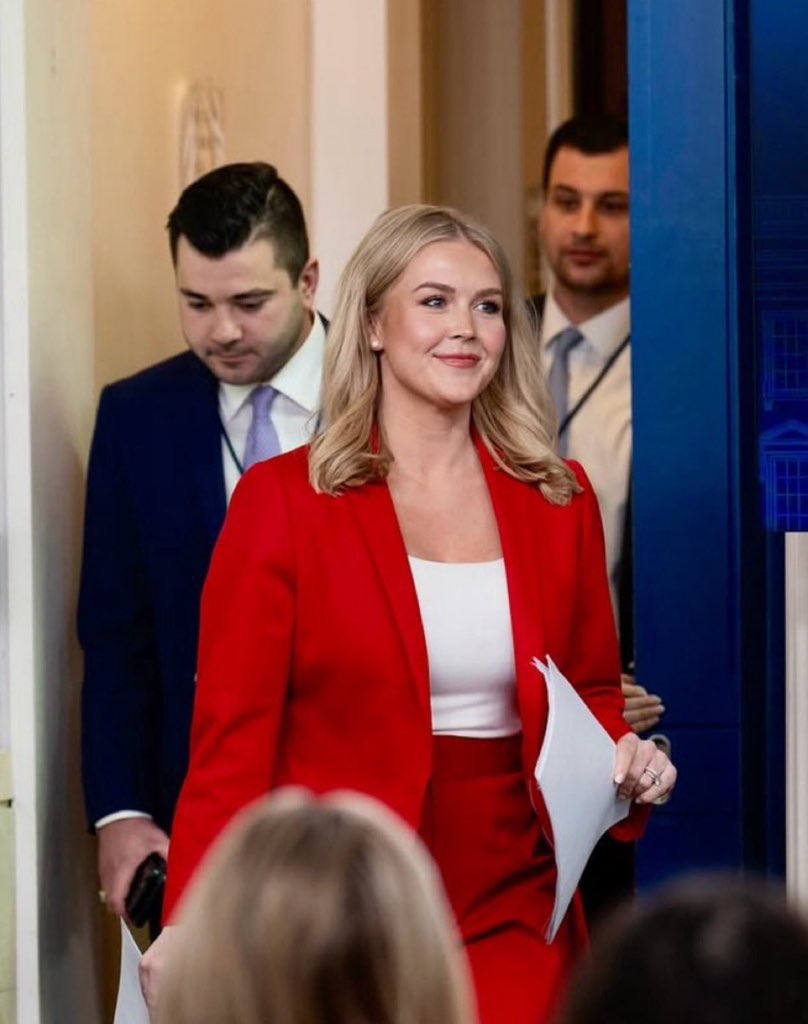 𝔉🅰𝒏 Karoline Leavitt tweet media