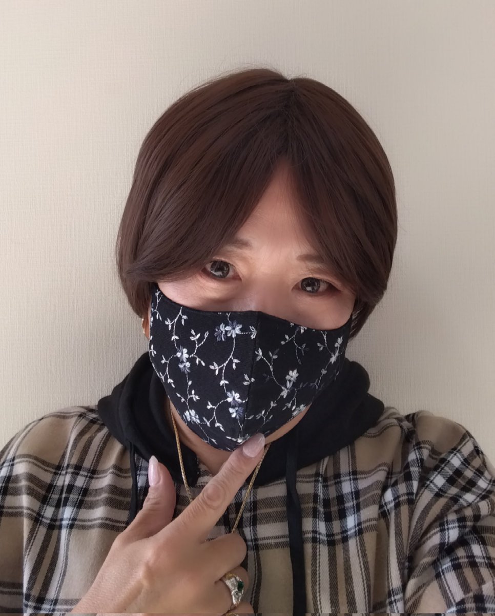 saya6295's tweet photo. 疲れたー😑
今日は休憩なし立ちっぱなしの9時間半労働でヘトヘトです。
まぁ7時間〜8時間はいつものことなんだけど、なんとか改善してほしいもんです🤔
それに見合った給料ならなんとかね〜…
久しぶりの変身ですが、この後は何にもできそうにないんで、今日はこれで終わりです😑
明日も頑張ろっと！ https://t.co/RXeG38qCFi