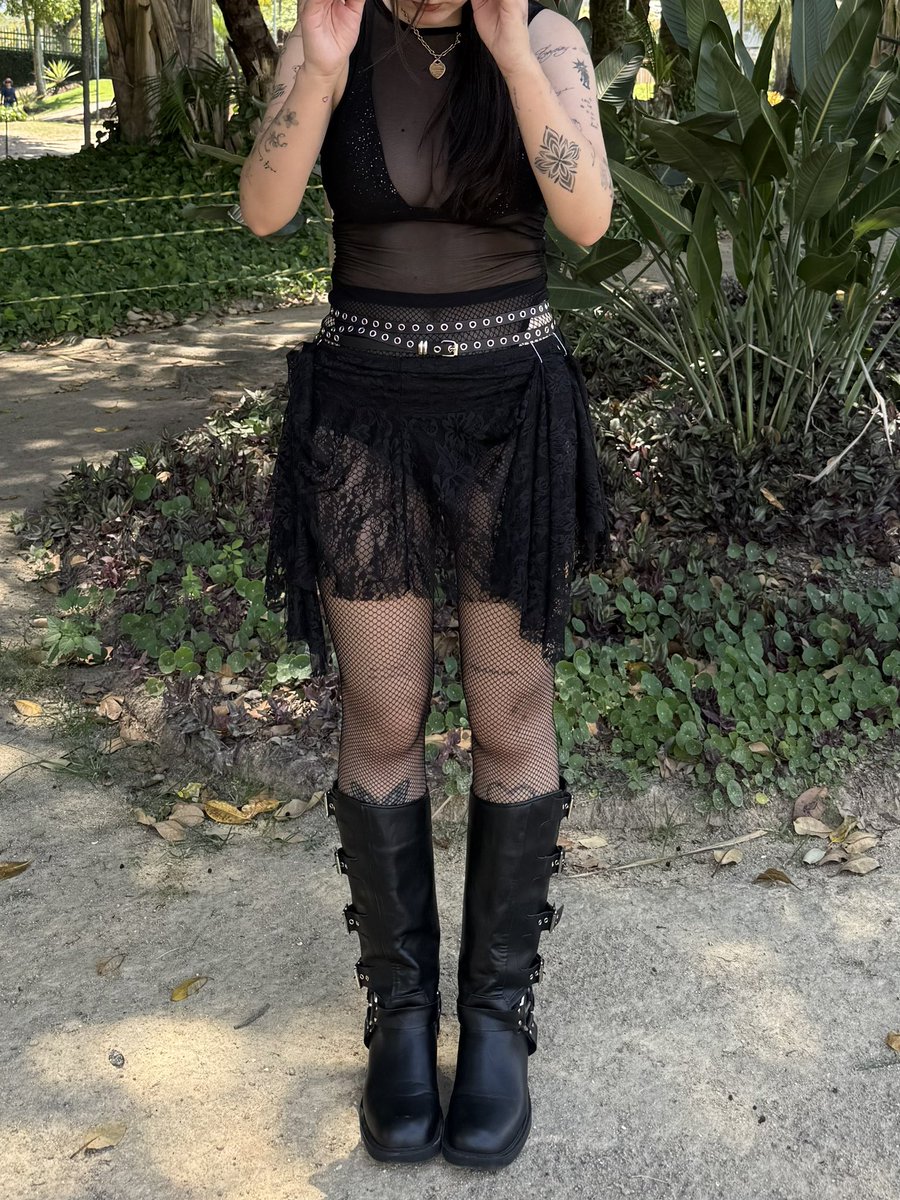 goldnstellite's tweet image. from belgium to rio to celebrate my 23rd birthday with my angel girl @DUALIPA 🤍★ so grateful for this day already #RadicalOptimismTourRio