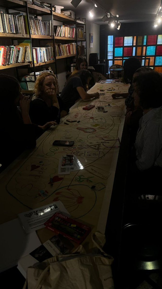 Halı ve kilimlerdeki desenlerden yola çıkarak hem kadına yönelik şiddetle mücadele üzerine konuştuk, yazdık, düşündük, çizdik ve kendi mücadele halımızı dokuduk 💜💜