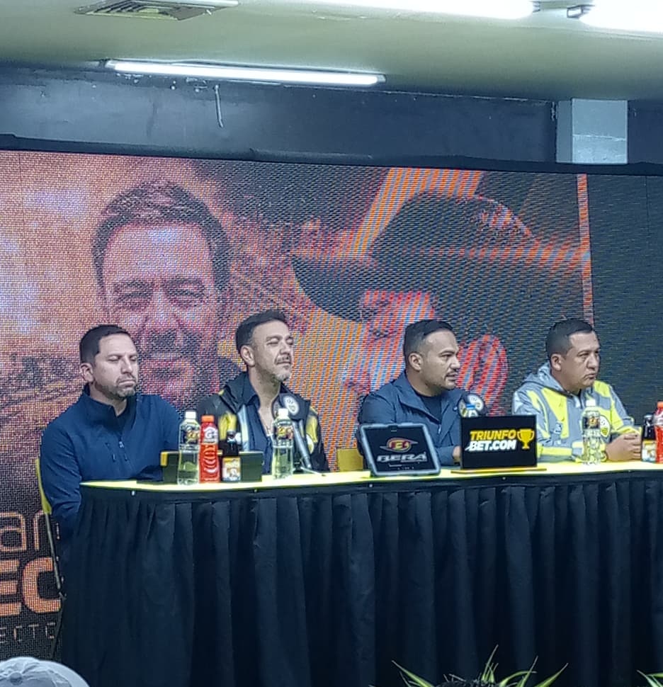 📌Ayer en horas de la noche fue presentado <a href="/Chino_Recoba20/">Álvaro Recoba</a> en Rueda de Prensa como nuevo entrenador del Deportivo Táchira de cara a la Temporada 2026.

✅Lo acompañarán en el Cuerpo Técnico: Juan Alzamendi - PF 🇺🇾, Amaranto Abascal - AT🇺🇾 y Ramiro Roascio - AT 🇺🇾