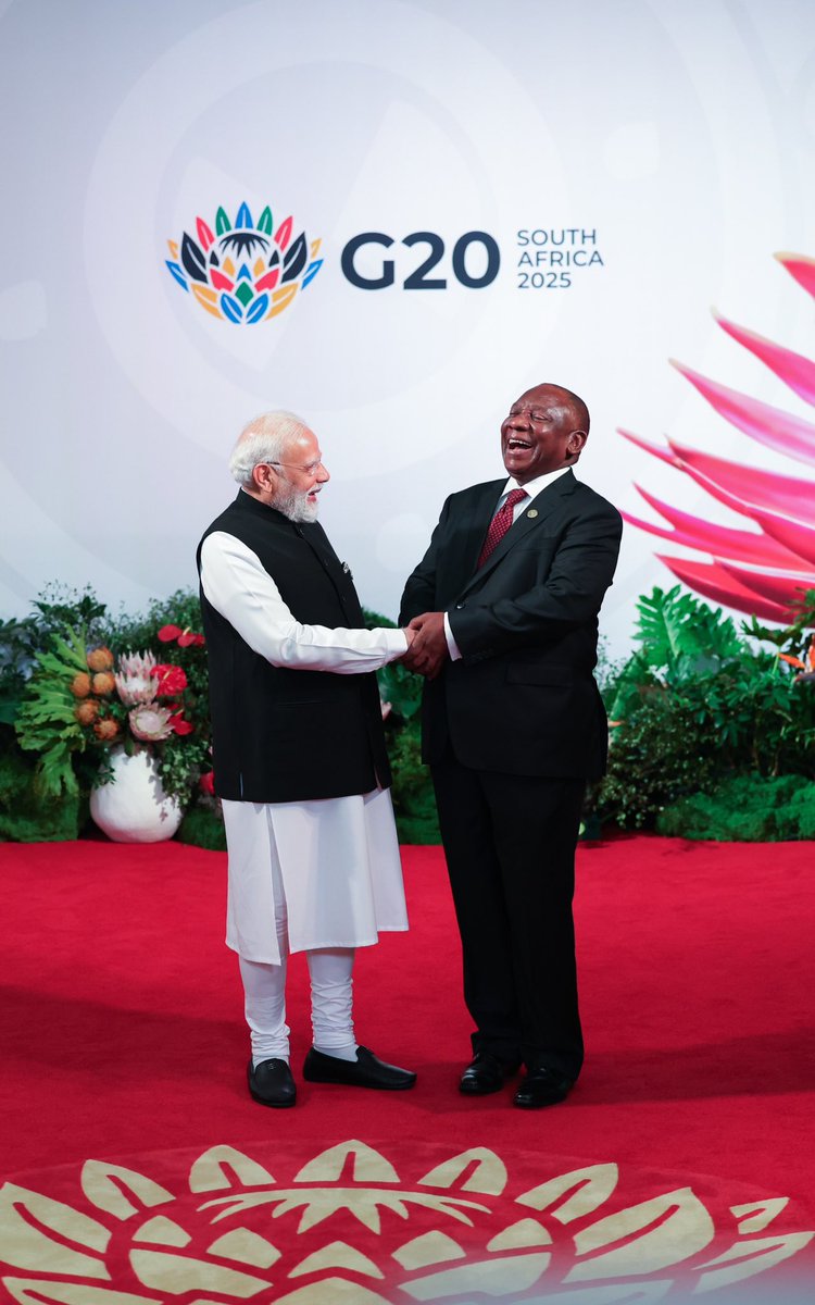 BaghelAzadsingh's tweet image. Celebrating the spirit of India–South Africa friendship, PM Modi arrives at the Johannesburg Expo Centre to attend the G20 Leaders’ Summit.

He is warmly welcomed by South Africa’s President Cyril Ramaphosa.🇮🇳🤝🇿🇦