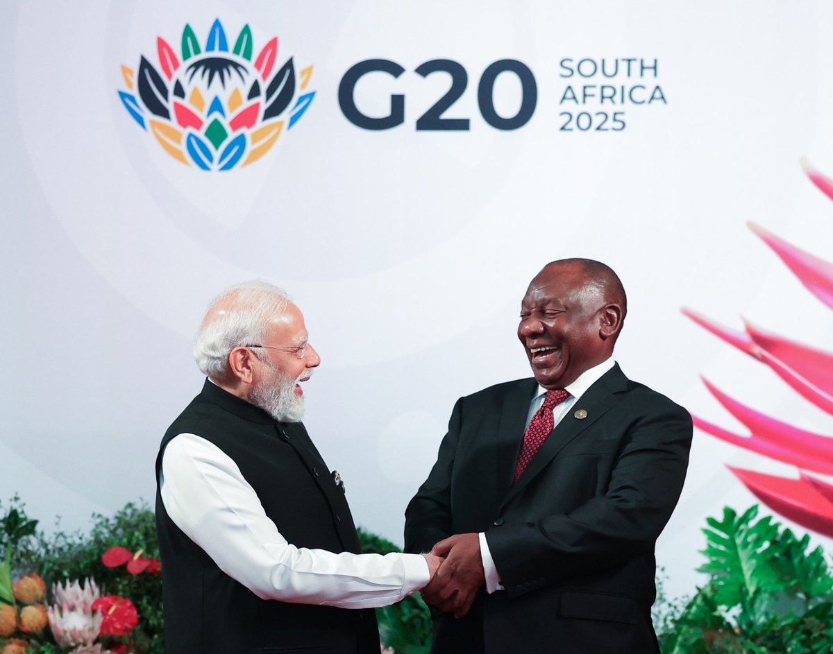 BaghelAzadsingh's tweet image. Celebrating the spirit of India–South Africa friendship, PM Modi arrives at the Johannesburg Expo Centre to attend the G20 Leaders’ Summit.

He is warmly welcomed by South Africa’s President Cyril Ramaphosa.🇮🇳🤝🇿🇦