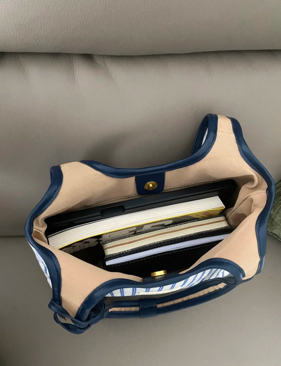 Grace121Grace's tweet photo. A girl’s handbag is her secret world full of essentials, confidence, and the little joys that make her shine 💫👜 https://t.co/dLWEnWbBtT