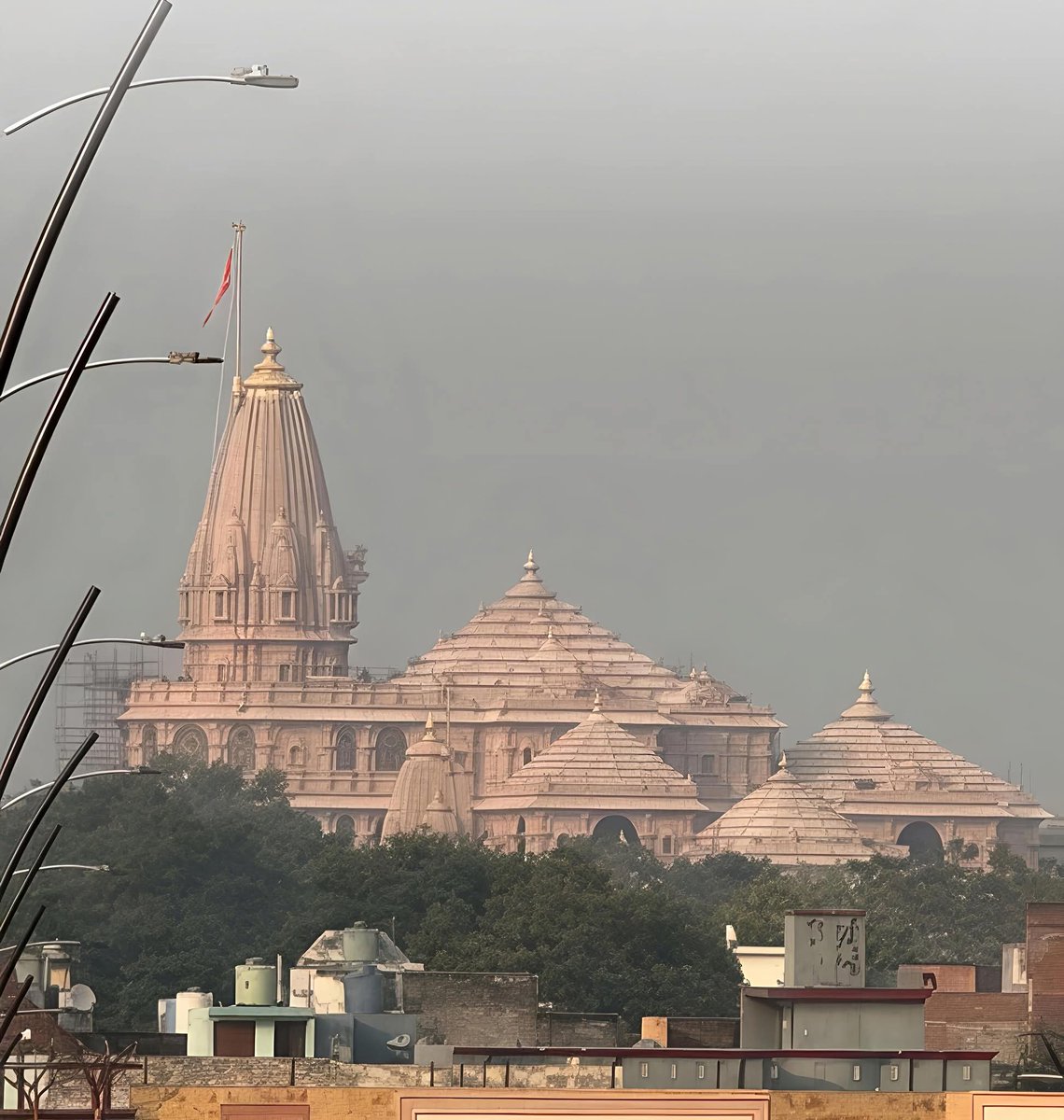 चढ़ मुगलों की छाती पर भगवा हमने लहराया है, 
कब्र से उठकर देख ले बाबर, मंदिर वहीं बनाया है।। 🚩🙏

जय श्री राम 🚩 
#hindu #sanatandharma #Ram #jayshriram #india #rammandir #ramayana