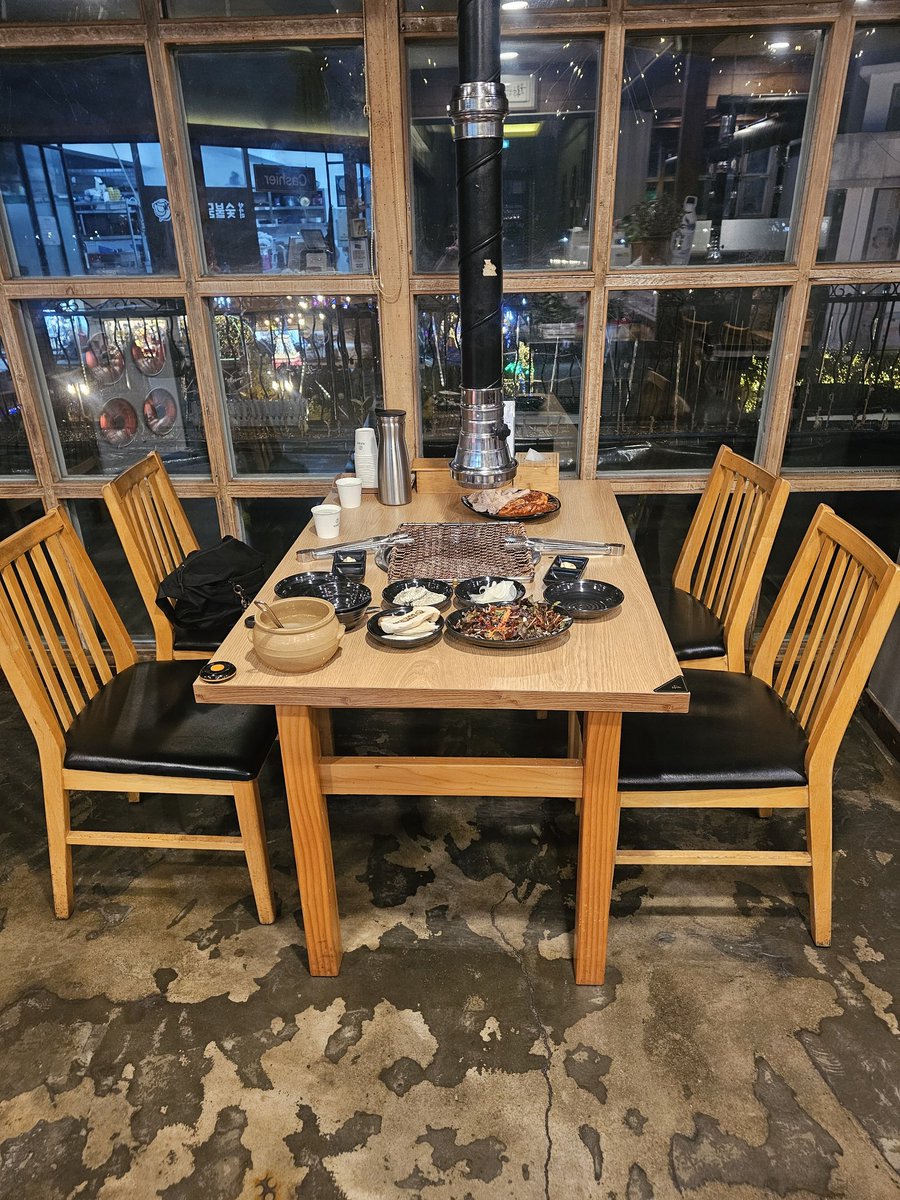 wanko_717's tweet image. 絶対行けないと思ってたミーニー聖地行ってきたー😭✨
サイン探してたらミンギュのサイン教えてくれて、しかもトイレから帰ってきたら座席変わってて(笑)
ミーニーが座った席に移動してくれてた✨
タッカルビも美味しいし最高な聖地だったー😋♥️