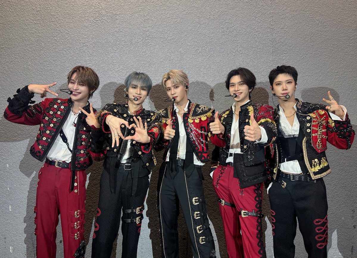 WayV_official's tweet image. 感谢 WayZenNi 又一次为我们的巡演添上如此精彩的一页。
因为有你们，所有的一切都特别幸福。
下次见面，再一起创造新的回忆吧 ❤️#钱锟

우리를 위해, 이렇게 멋진 투어의 한 페이지를 같이 만들어준 WayZenNi에게 감사해요.
여러분이 있기에 모든 순간이 특별하고 행복해요.
다음에 만날 때 또 함께…