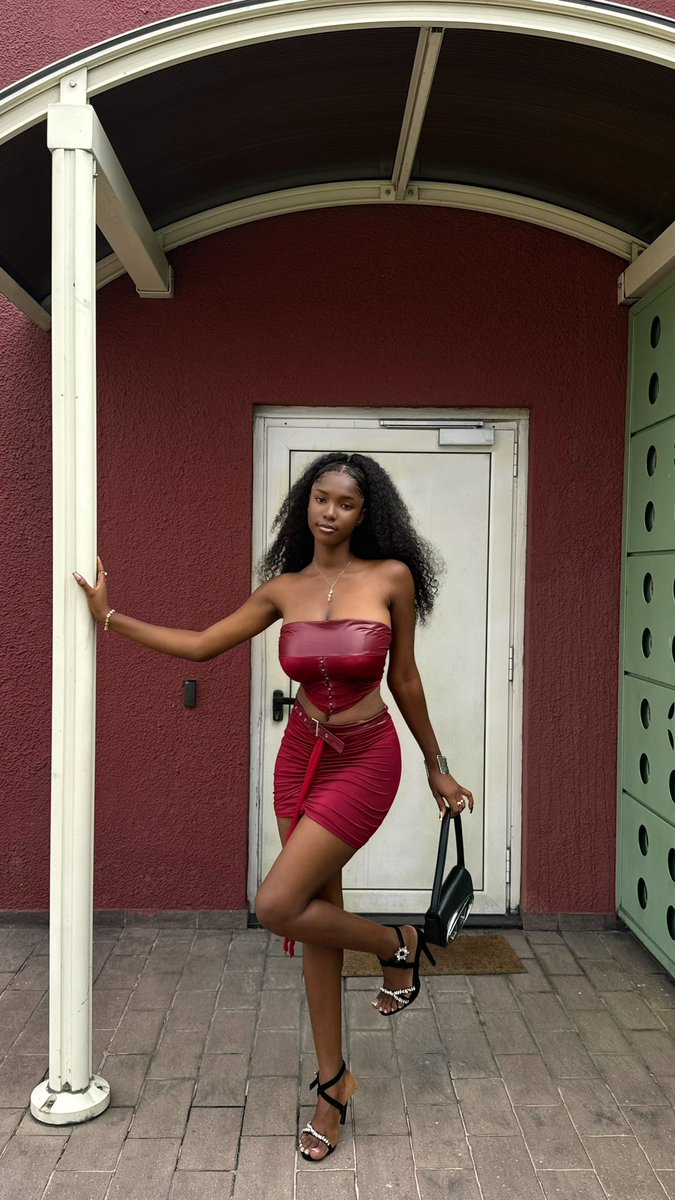 praisejohnn's tweet image. Cherry cherry lady 🍒