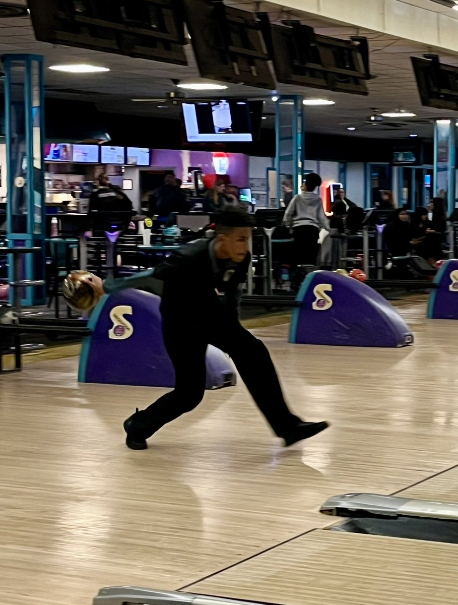CoachScottKirby's tweet photo. International #bowling were led by the Dunn twins and Raeden Scott yesterday vs @BishopWatterson. You can help support by donating via the link. https://t.co/AtsBJqVHIu https://t.co/hdVDEHiorU
