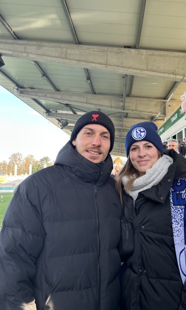 Nadine Schi tweet media