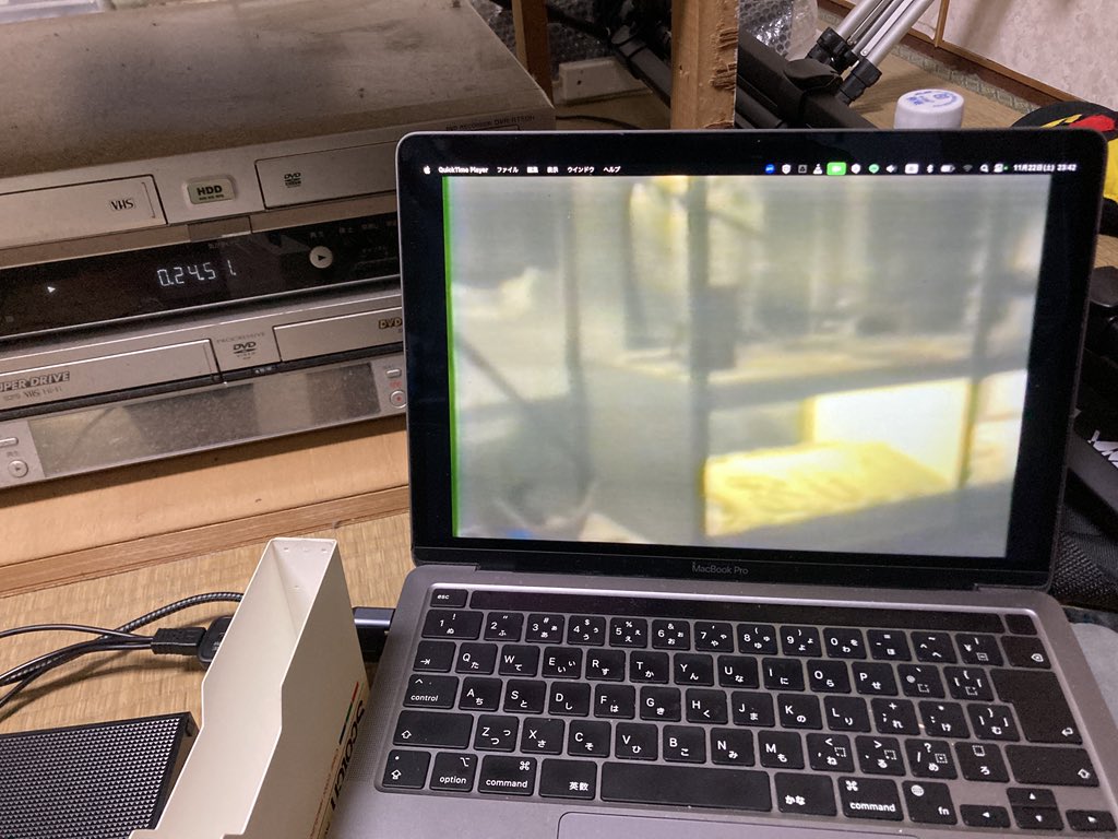 mothman_films's tweet image. 文フリ、closed、資料性博覧会、未知しるべ……これらのイベント全てに行けません。なぜならいま天宮清さんの自宅に泊まらせて頂いているから。天宮さんの大量のVHSを徹夜してデータ化しまくります。いま自分が日本のユーフォロジーに貢献できる唯一の道。