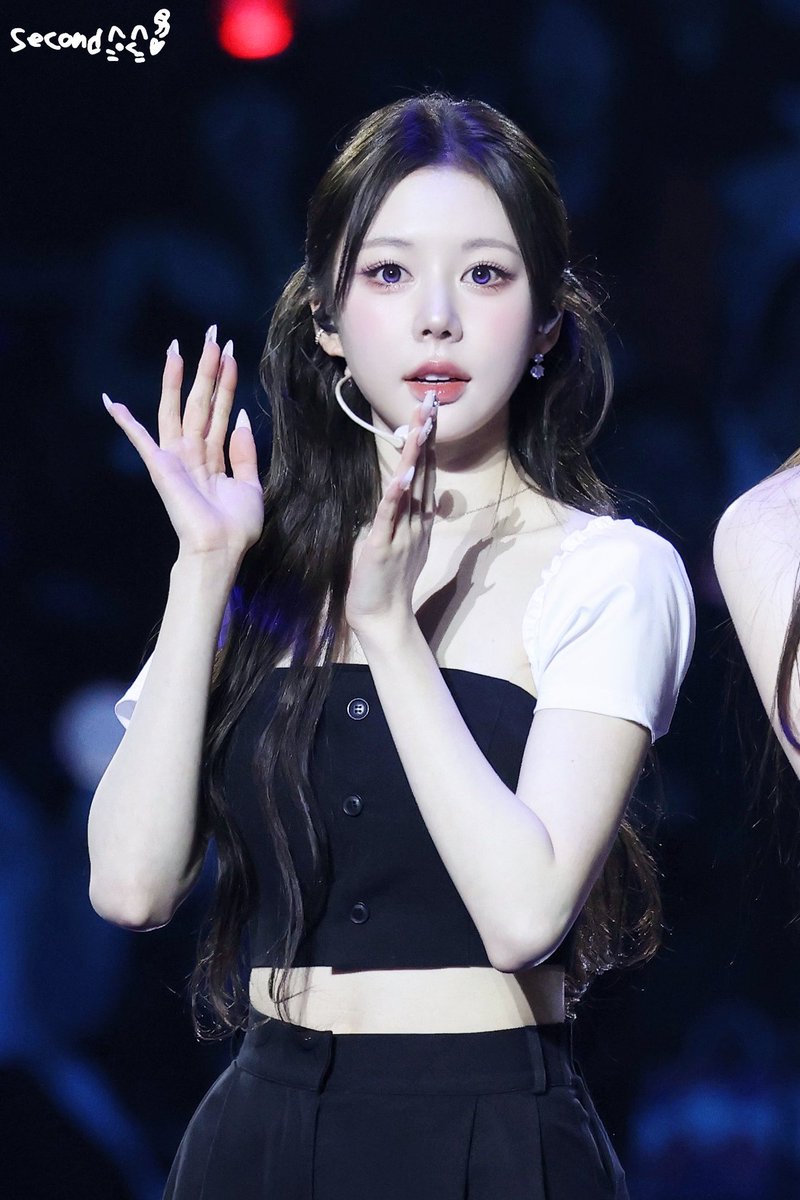 Hyerin at Hanteo Music Festival 2025 #tripleS #Hyerin #정혜린