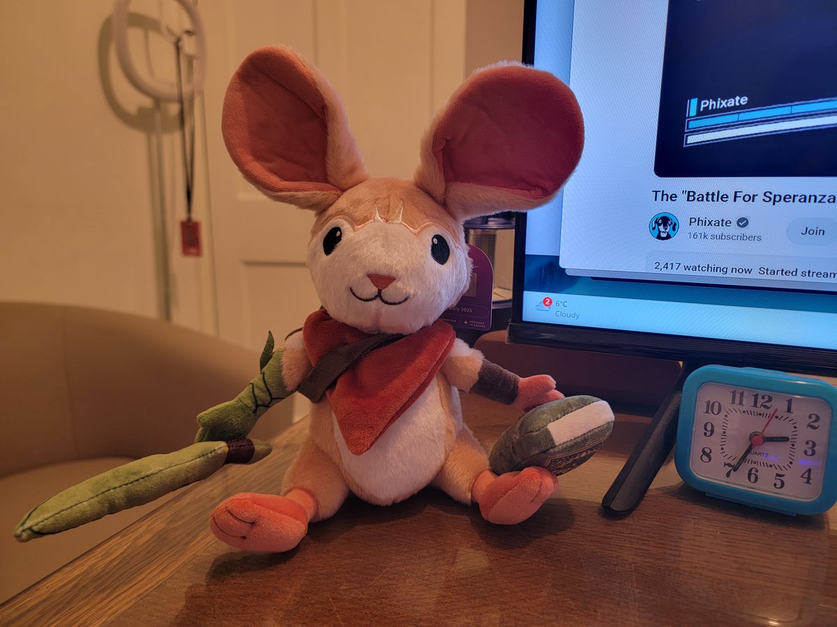 <a href="/PolyarcGames/">Polyarc - Moss and Glassbreakers</a> <a href="/Makeship/">Makeship</a> My Quill Plushie has arrived! #VR #Moss #Quill #plushie