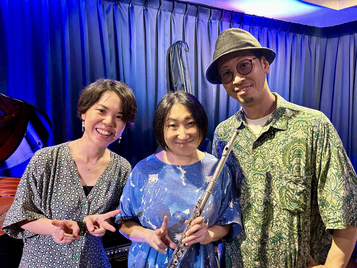 11/29(土) 二度目の共演となるフルーティストの朱美さん。デュオでは出せない多彩な表情をお楽しみいただけると思います。お越しをお待ちしております🔥

11/29(土)@赤坂velera
めぐたろう with #太田朱美(flute)
13:00open/13:30start
MC¥4000

#megtaro #akasaka #velera  #pianodrums #jazzflute