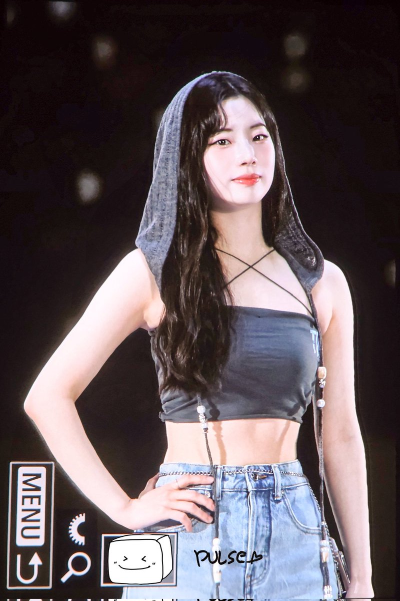 maindahyun's tweet photo. DAHYUN OH MY GOD??? https://t.co/jtOyDbkAMG