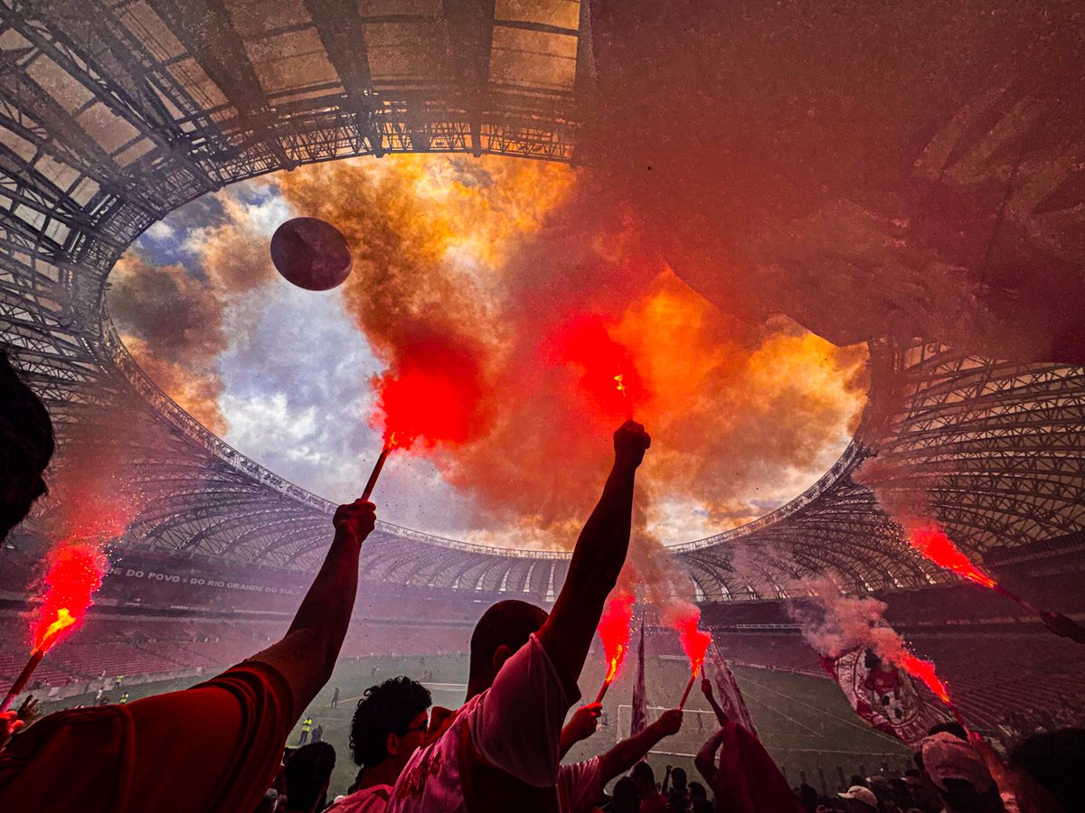 Time e torcida, juntos, na nossa casa: isso é 𝗢 𝗖𝗟𝗨𝗕𝗘 𝗗𝗢 𝗣𝗢𝗩𝗢 𝗗𝗢 𝗥𝗜𝗢 𝗚𝗥𝗔𝗡𝗗𝗘 𝗗𝗢 𝗦𝗨𝗟. 🇦🇹🫀

🔗 Assista ao treino aberto com imagens no Canal do Inter: tinyurl.com/TREINOABERTO