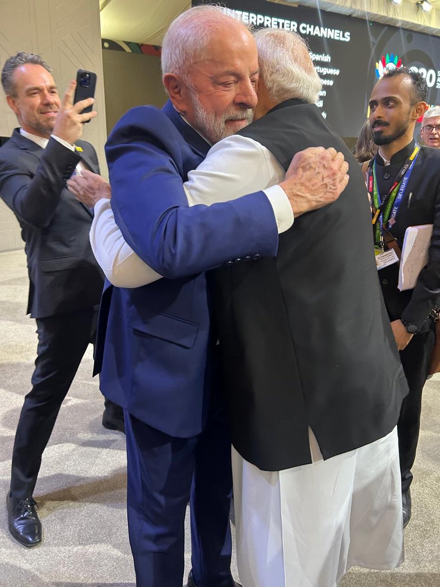BaghelAzadsingh's tweet image. PM Modi had a pleasant meeting with President Lula de Silva, reaffirming strong India–Brazil cooperation in trade and culture for the welfare of both nations. 🇮🇳🇧🇷