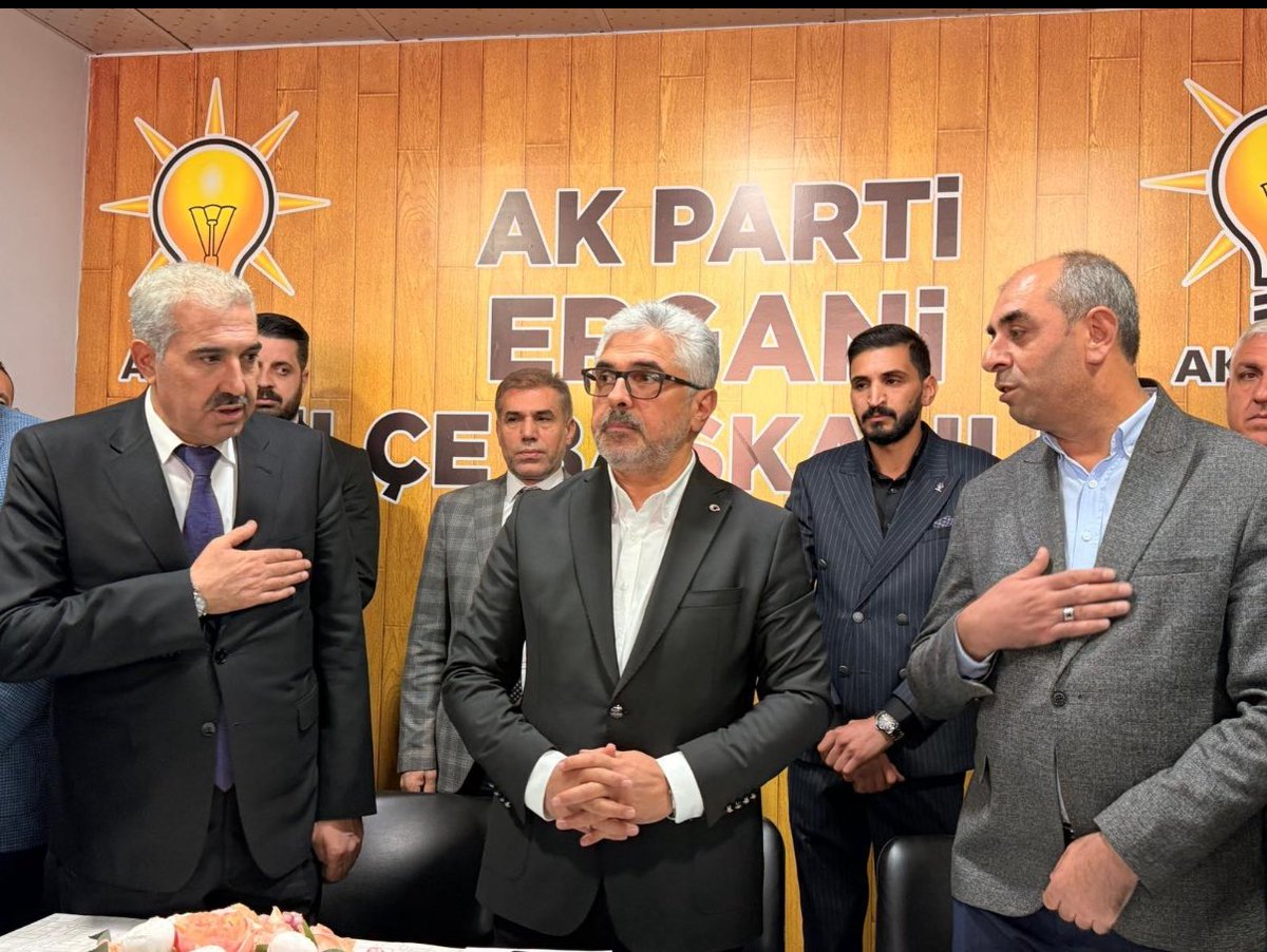 omer_iler's tweet photo. 📍Ergani AK Parti İlçe Başkanlığı

Samsun Milletvekilimiz ve İl Koordinatörümüz Sn.Ersan Aksu’nun katılımıyla Ergani İlçe Başkanlığı temayülünü dava arkadaşlarımızın yoğun katılımlarıyla gerçekleştirdik. Katılım ve ilgilerinden dolayı tüm dava arkadaşlarımıza teşekkür ediyorum. 

Temayülümüzün hayırlara vesile olmasını diliyorum.
@abuyukgumus @hakanaksu058 @AvukatErsanAksu @AKGMTeskilat @dybilteskilat 
#Diyarbakır #AKParti #Ergani