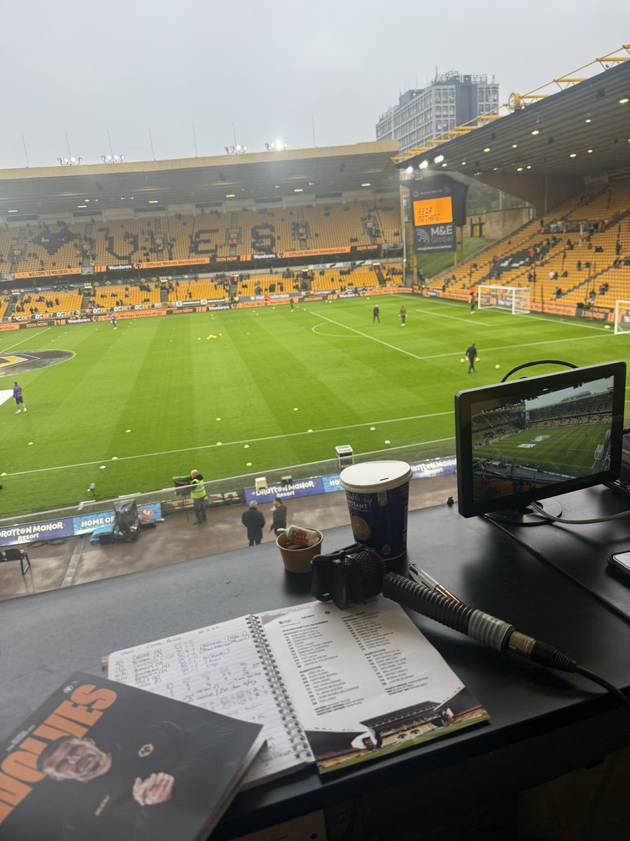Back on comms at Molineux for <a href="/bbcwm/">BBC Birmingham & Black Country</a> with <a href="/miketaylorsport/">Mike Taylor</a> #wwfc #COYW