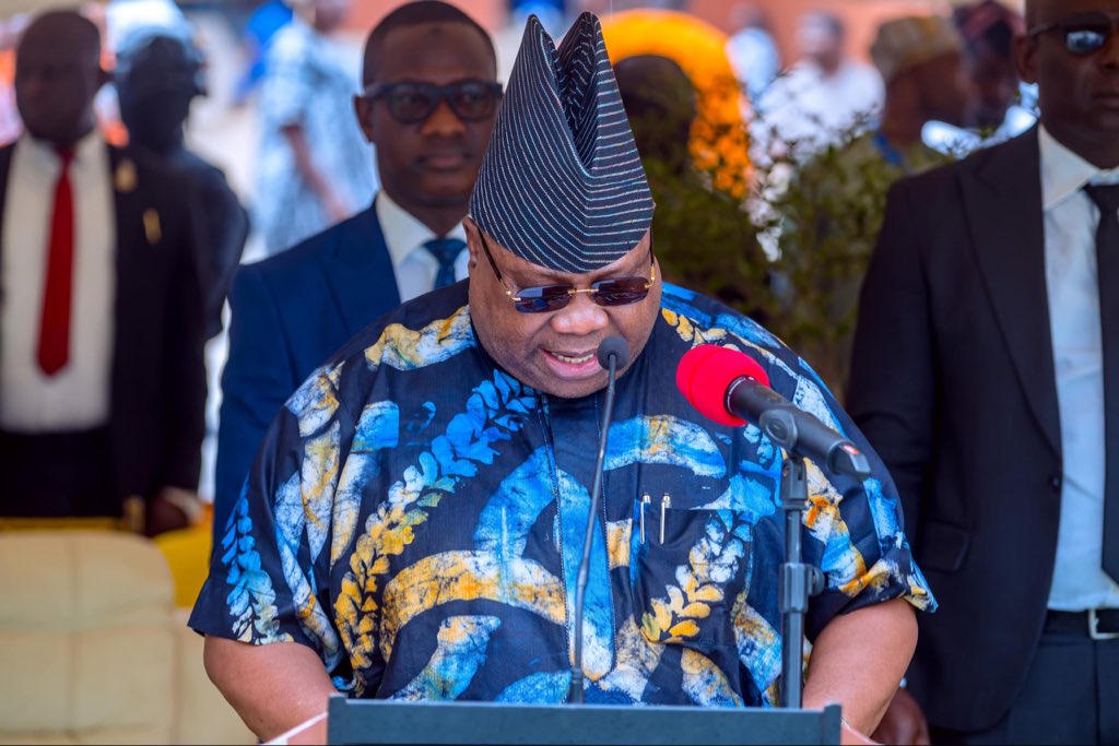AAdeleke_01's tweet photo. Dear good people of Osun State,

Amidst the rising banditry attacks and security challenges in some of our neighbouring states, our government has taken proactive measures against any infiltration of bandits into our dear state. Over the last three weeks, we have held a series of security meetings with security chiefs and stakeholders in our border communities, and concrete actions are being taken to ensure vigilance and strengthen our capacity to repel any form of incursion. 

The Inspector General of Police, the Director General of State Security (DSS), the Chief of Defence Staff and the Commandant General of the Nigeria Security and Civil Defence Corps (NSCDC) have all given special attention to Osun state, with ongoing strategic security deployments across identified areas of concern across the state. 

Our security agencies remain fully on top of the situation. I appeal to us as a people to always provide credible information and promptly report  any strange movements observed within our community. I have also directed the Amotekun security service to work closely with the police and other security agencies to further strengthen the safety and protection of our people. 

While we await the Supreme Court to rule on the local government matter, I urge everyone to remain law abiding as we are all resolved not to take the law into our own hands. On the impasse within the state judiciary, I remain optimistic that it will soon resolve its internal issues. As the Executive Governor of the state, I will not interfere in judicial matters.

I appreciate the deep support our administration continues to receive from the people of Osun state. I encourage us all to be security conscious and to go about our lawful businesses without any fear. Our government remains with the people, committed to delivering good governance and democratic dividends across all sectors.